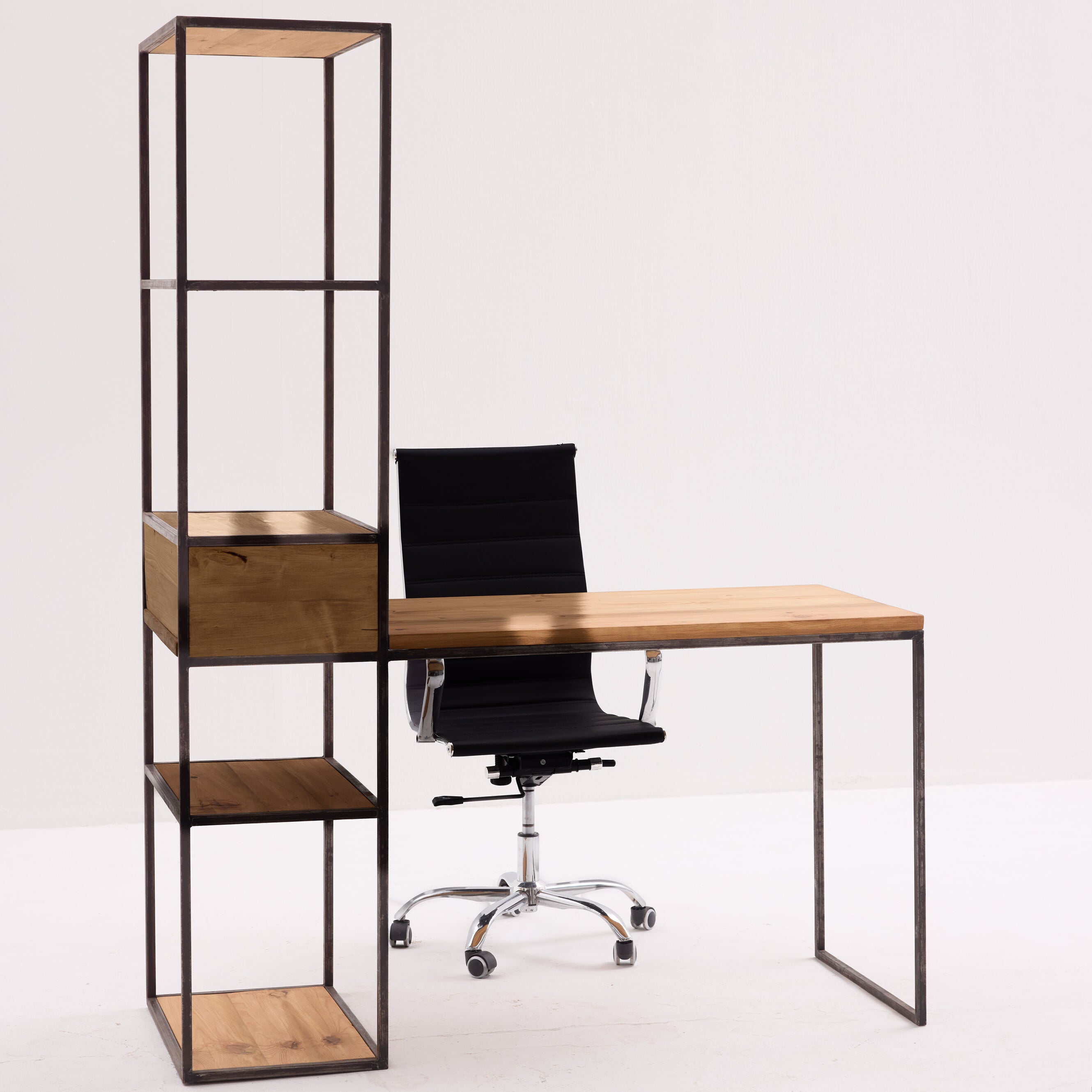 Reclaimed Working Station